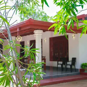  Guest house Wijesiri Family